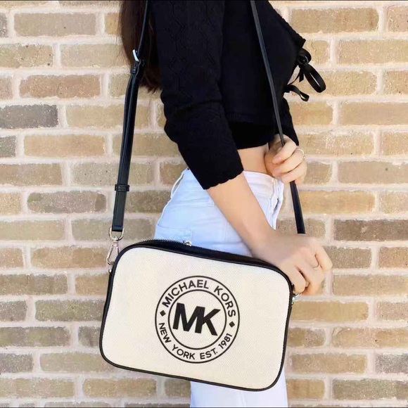 Michael Kors Handbags - Gaby’sBags💕NWT Michael Kors Crossbody
